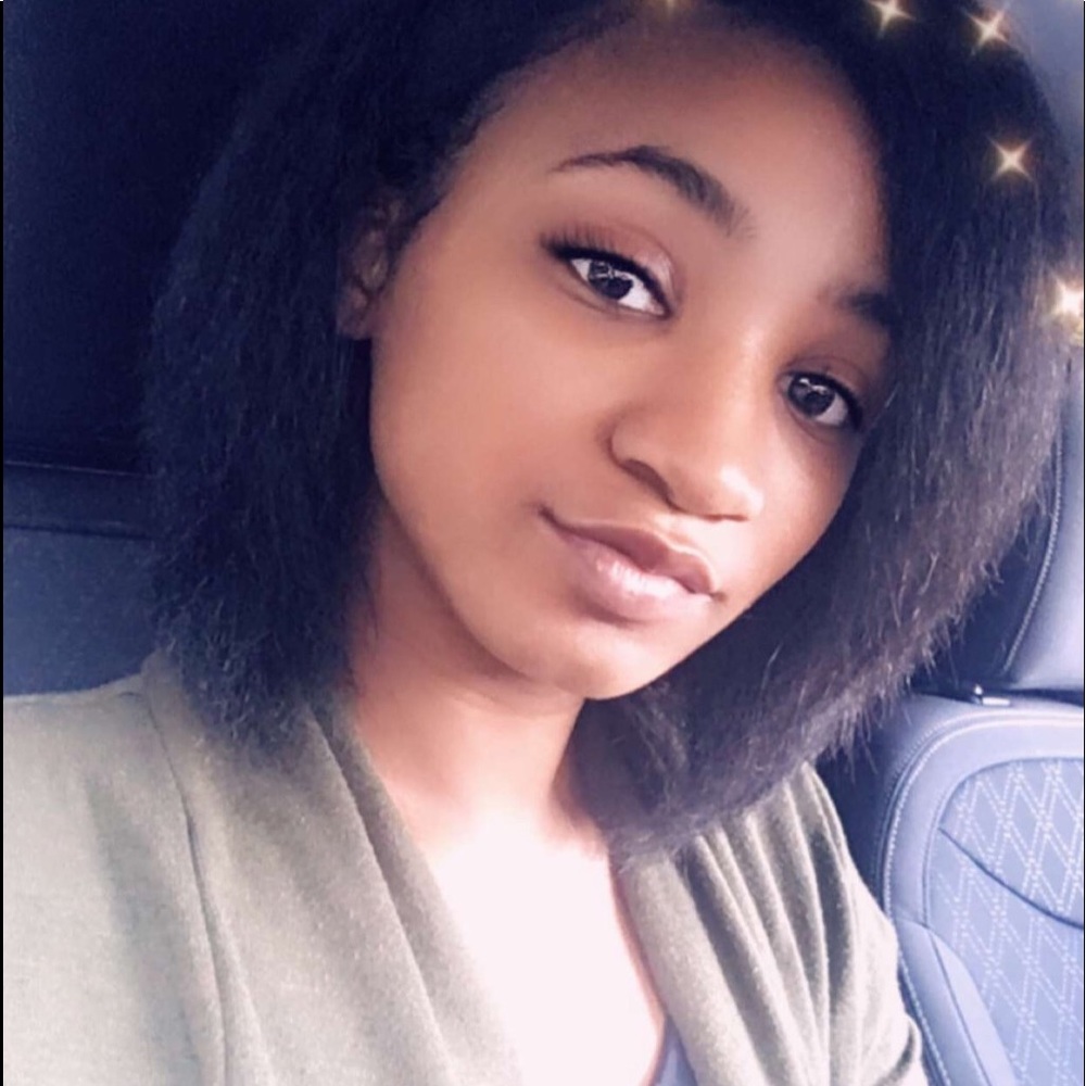 Meet your Posher, Tia
